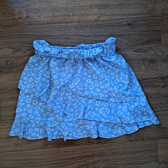 Shein ditsy floral ruffle skirt, size small - Picture 1 of 2